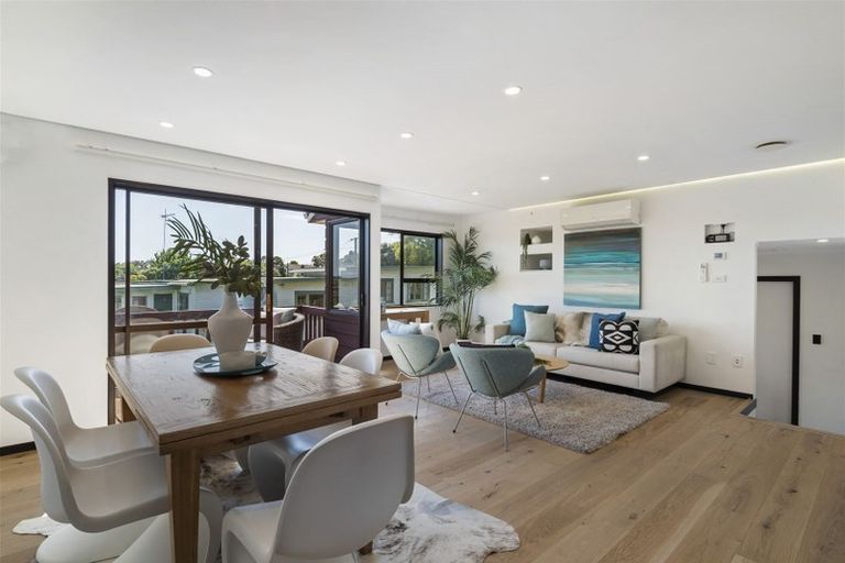 Photo of property in 1/870 Beach Road, Waiake, Auckland, 0630