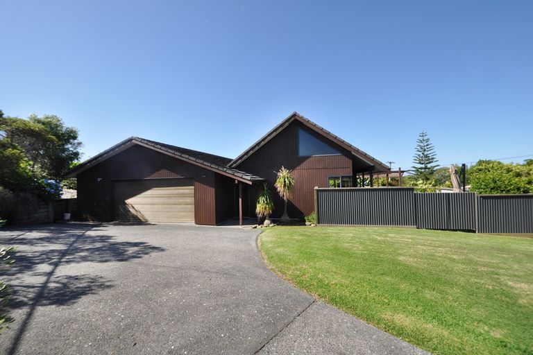 Photo of property in 2 Lax Crescent, Leigh, 0985