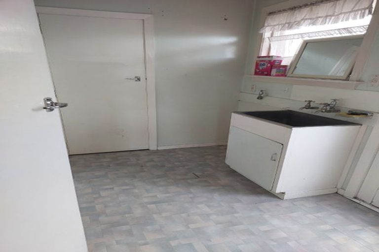 Photo of property in 90 Frensham Crescent, Woolston, Christchurch, 8062