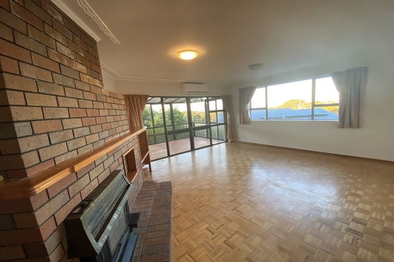 Photo of property in 74 Weatherly Road, Torbay, Auckland, 0630