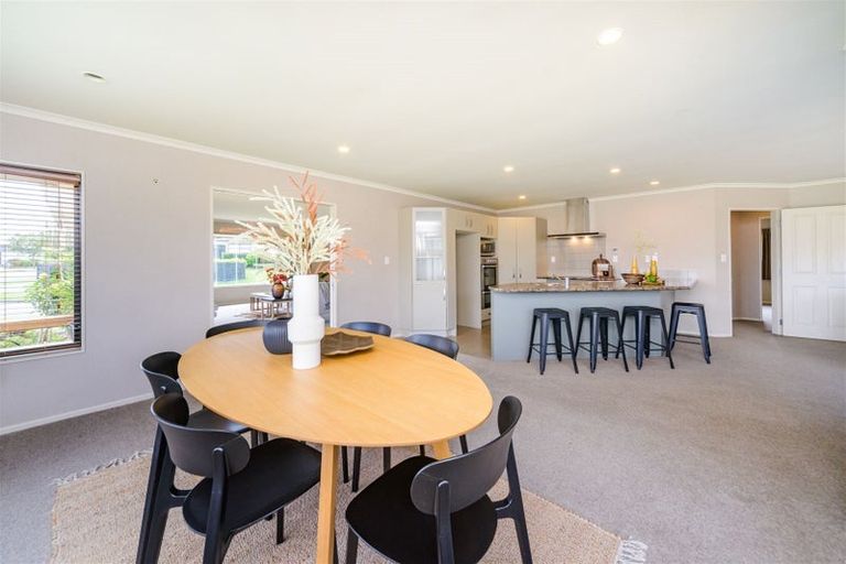 Photo of property in 2 Varsity Heights, Fitzherbert, Palmerston North, 4410