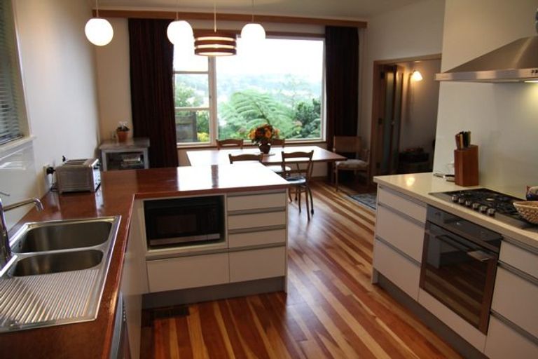 Photo of property in 27 Tio Tio Road, Miramar, Wellington, 6022