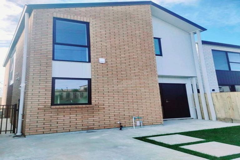 Photo of property in 14 Papai Lane, Massey, Auckland, 0614