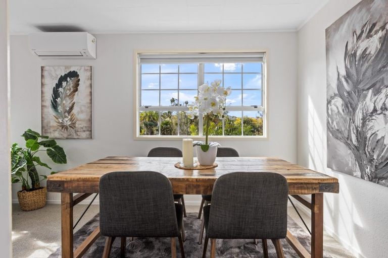 Photo of property in 53 Trias Road, Totara Vale, Auckland, 0629