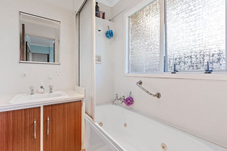 Photo of property in 82 Pioneer Road, Moturoa, New Plymouth, 4310