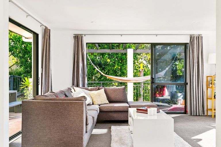 Photo of property in 37 Blue Heron Rise, Stanmore Bay, Whangaparaoa, 0932