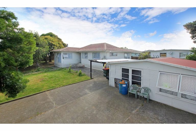 Photo of property in 2 Navigator Place, Papatoetoe, Auckland, 2025