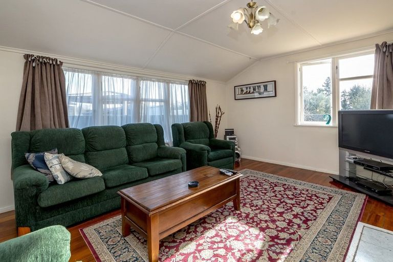 Photo of property in 13 Roberts Street, Martinborough, 5711