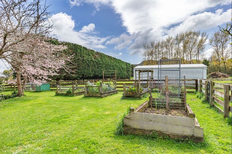 Photo of property in 233 North Manakau Road, Manakau, Levin, 5573