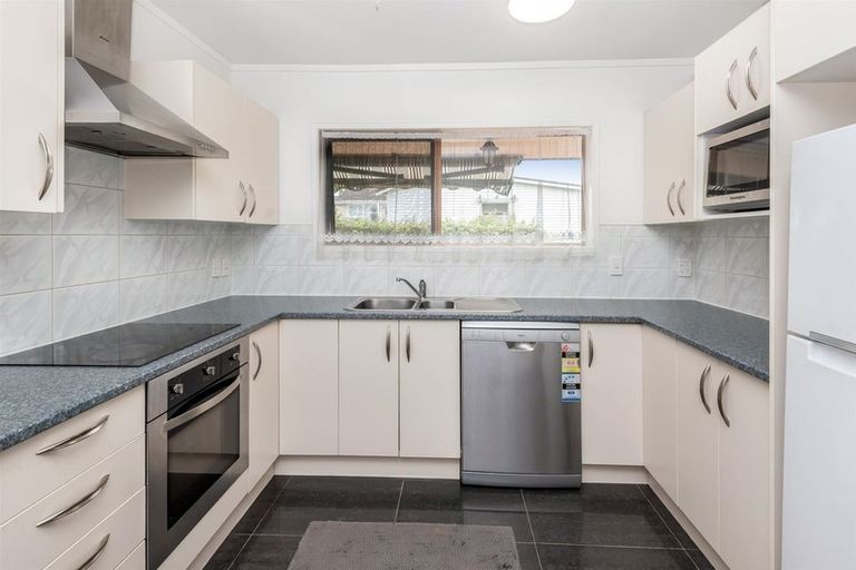 Photo of property in 2/140 Bucklands Beach Road, Bucklands Beach, Auckland, 2012