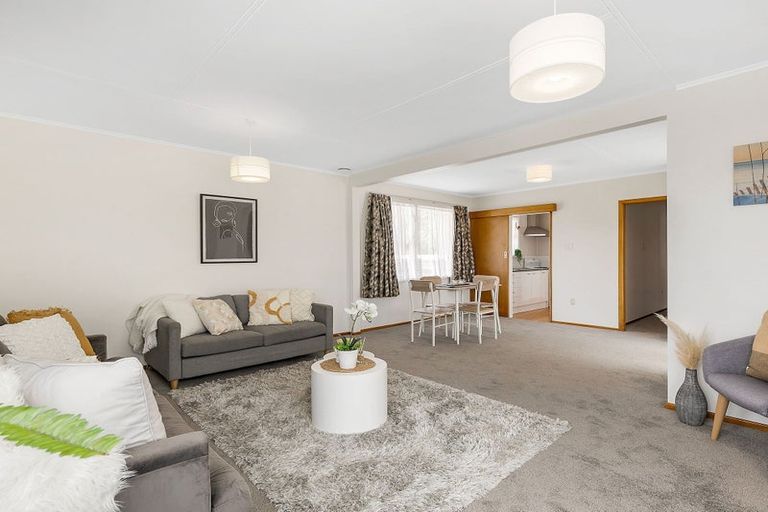 Photo of property in 98 Driver Crescent, Cannons Creek, Porirua, 5024