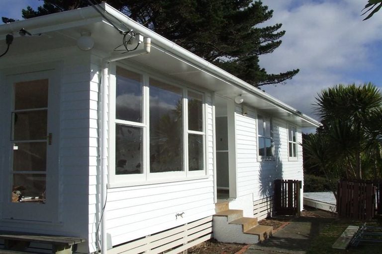 Photo of property in 4 Royston Way, Newlands, Wellington, 6037