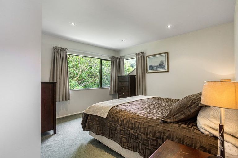 Photo of property in 16a Kingsclere Place, Goodwood Heights, Auckland, 2105