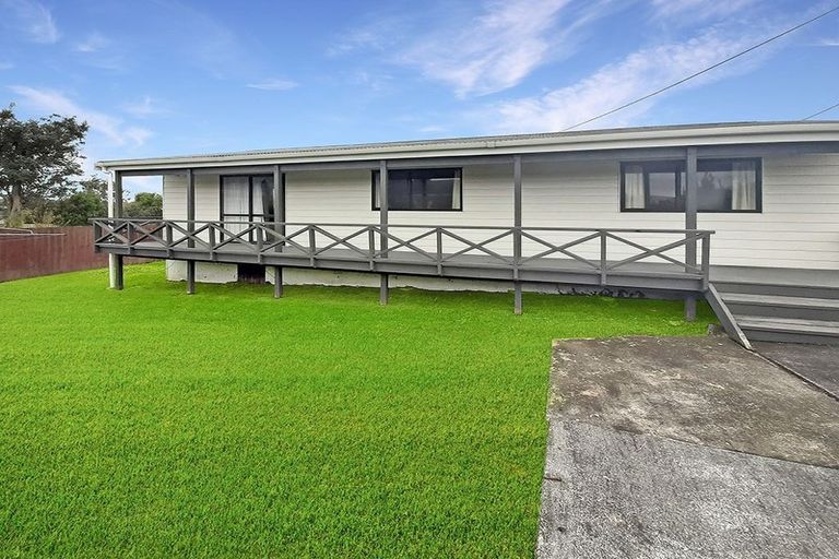 Photo of property in 2/215a Swanson Road, Henderson, Auckland, 0610