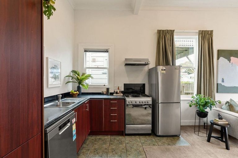 Photo of property in 170 Tasman Street, Mount Cook, Wellington, 6021