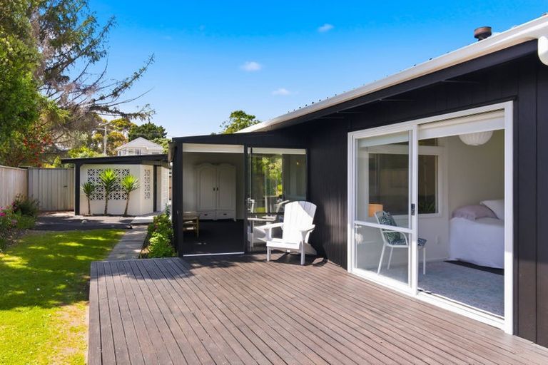 Photo of property in 32 Te Moana Road, Waikanae Beach, Waikanae, 5036