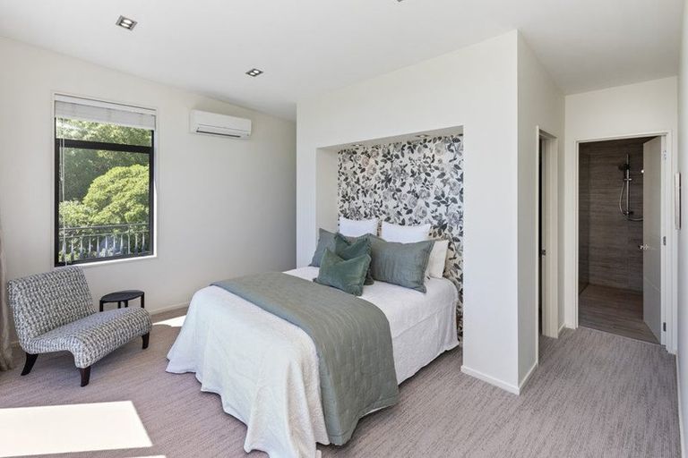 Photo of property in 16 Iles Lane, Cashmere, Christchurch, 8022