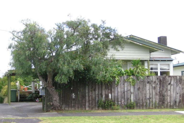 Photo of property in 1/63 Beach Haven Road, Beach Haven, Auckland, 0626