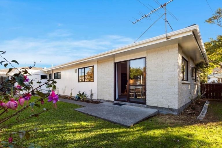 Photo of property in 16 Rossiter Street, Tawa, Wellington, 5028