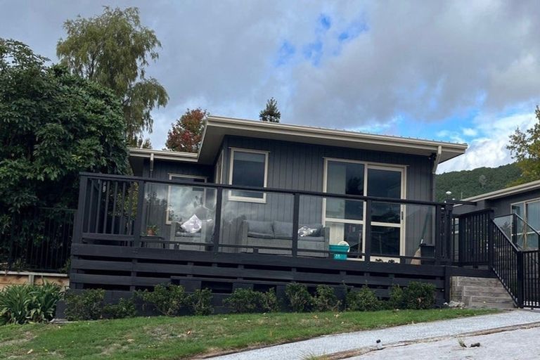 Photo of property in 8 Angela Place, Kinloch, Taupo, 3377