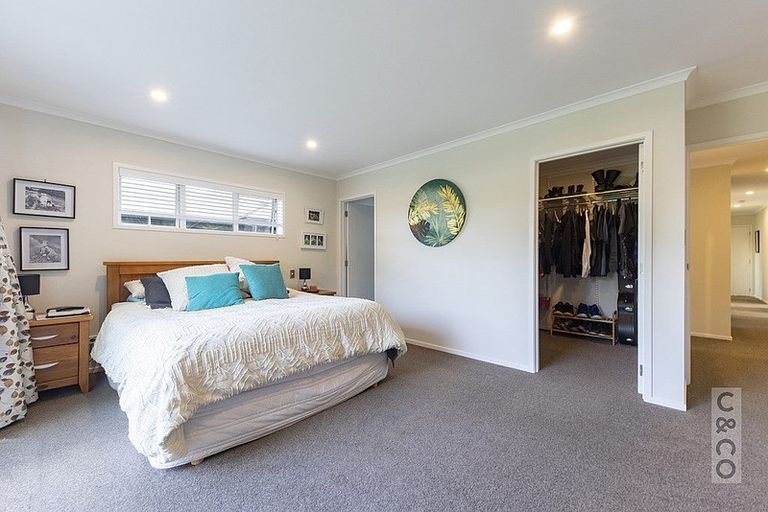 Photo of property in 8 Larmer Drive, Kumeu, 0810