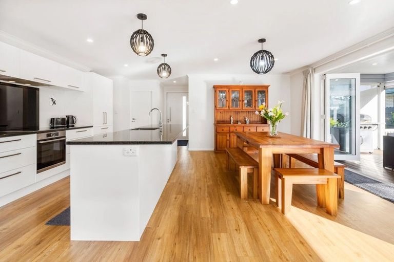 Photo of property in 20 Bermuda Place, One Tree Point, 0118