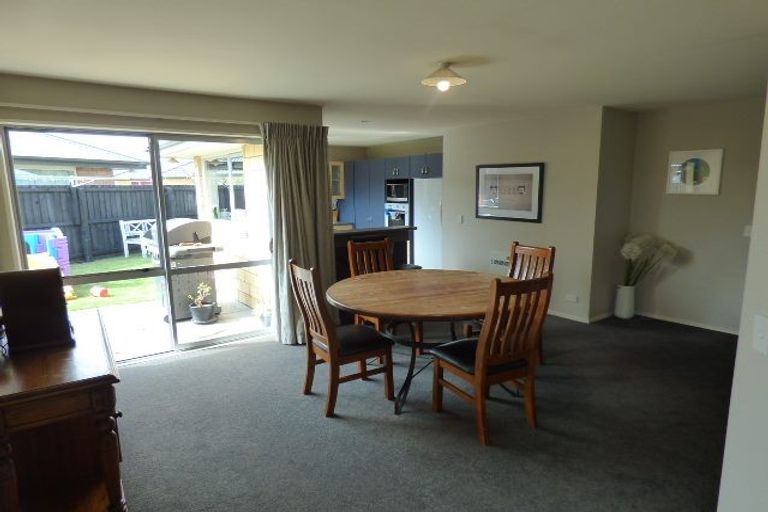Photo of property in 31 Coolspring Way, Redwood, Christchurch, 8051