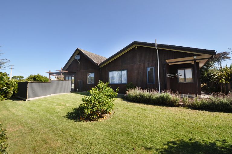 Photo of property in 2 Lax Crescent, Leigh, 0985