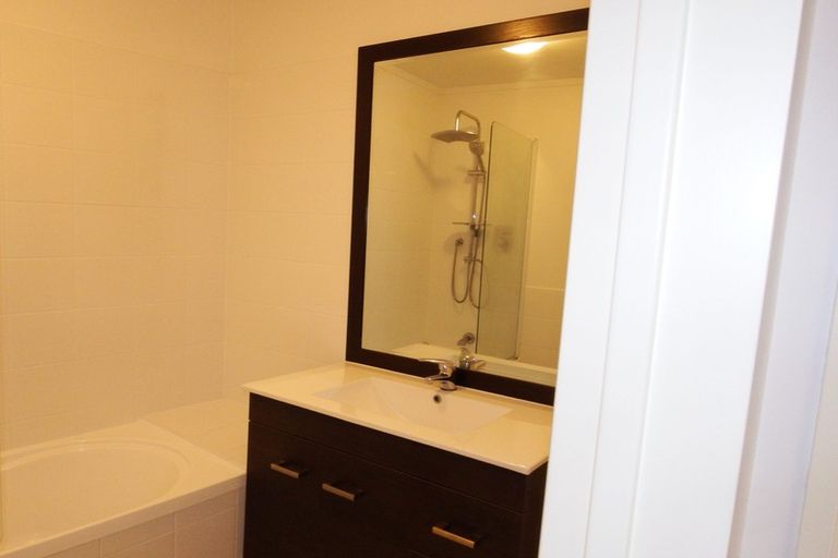 Photo of property in The Haven, 15/120 Beach Haven Road, Beach Haven, Auckland, 0626