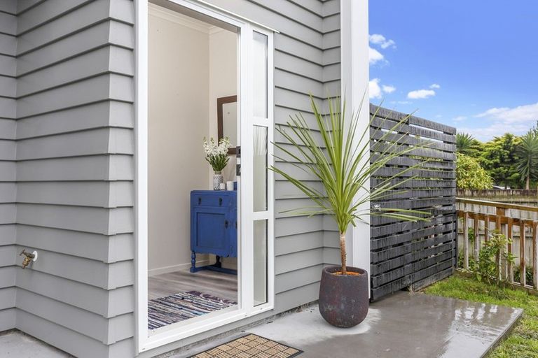 Photo of property in 23 Lili Chen Way, Mangere Bridge, Auckland, 2022