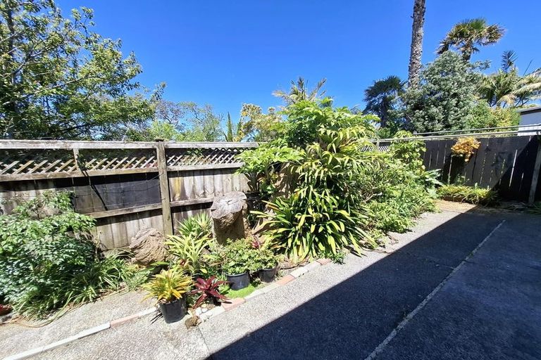 Photo of property in 1/5 Tobruk Crescent, Milford, Auckland, 0620