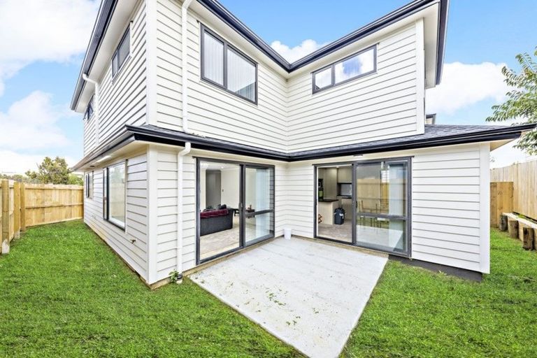 Photo of property in 7b Waiari Road, Conifer Grove, Takanini, 2112