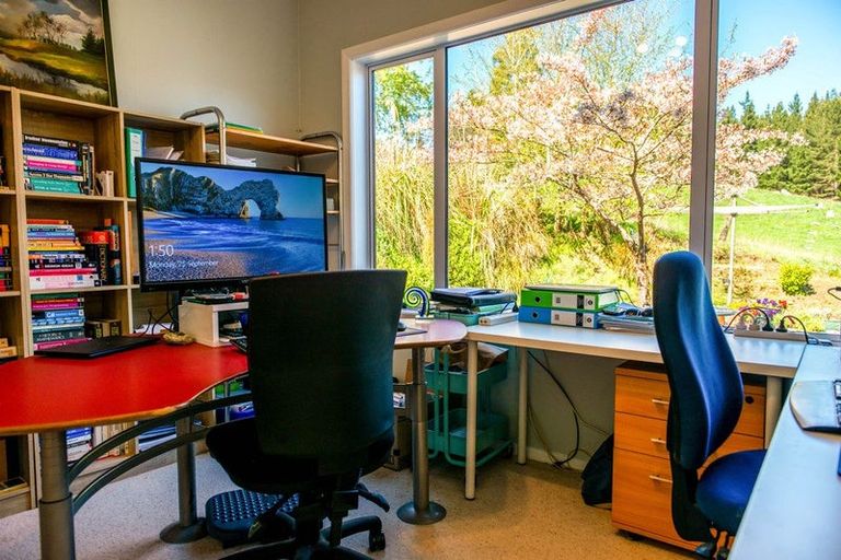 Photo of property in 10a Hill Street, Lawrence, 9532