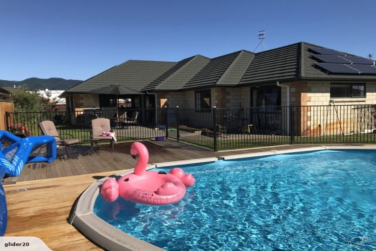 Photo of property in 12 Gandalf Crescent, Paraparaumu, 5032