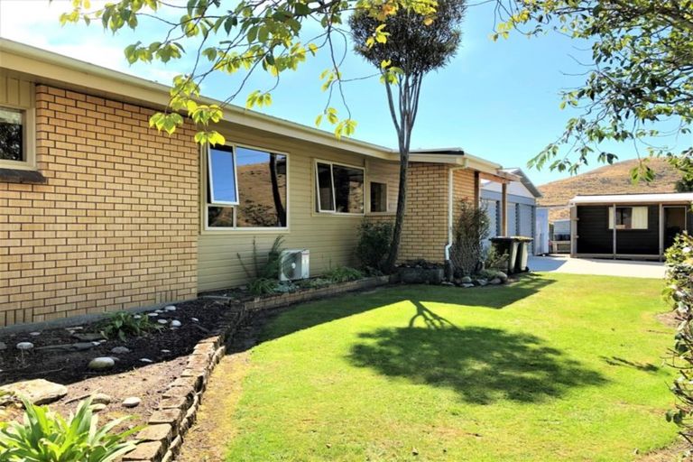 Photo of property in 30 Main Road, Clinton, 9534