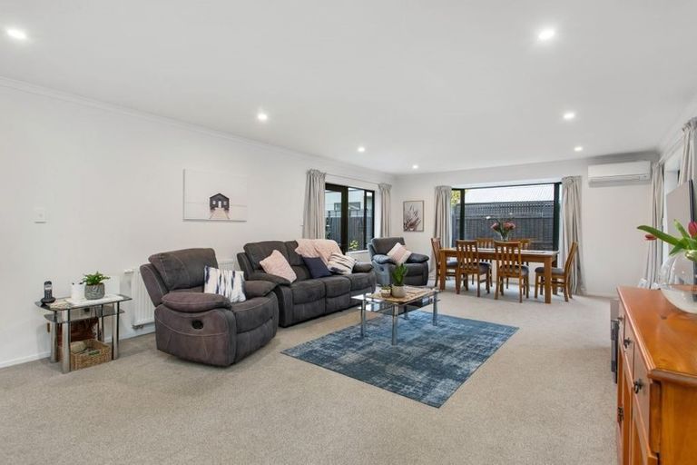 Photo of property in 2/12 Gleneagles Terrace, Ilam, Christchurch, 8053