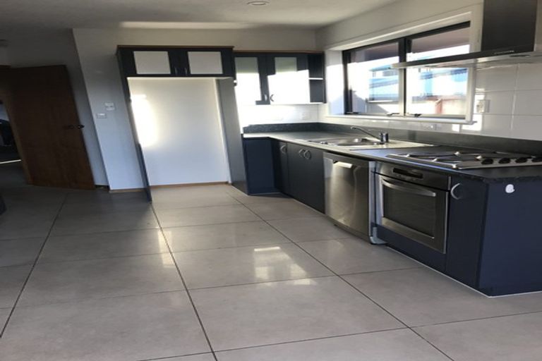 Photo of property in 1/5 Rhyl Place, Bryndwr, Christchurch, 8053