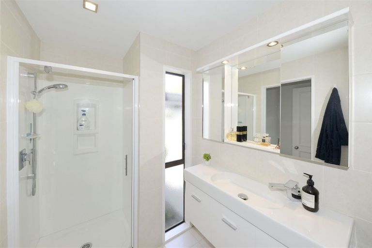 Photo of property in 18 Highland Place, Avonhead, Christchurch, 8042