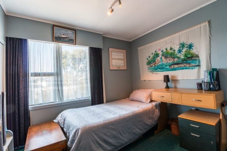 Photo of property in 13 Brooker Grove, Newlands, Wellington, 6037