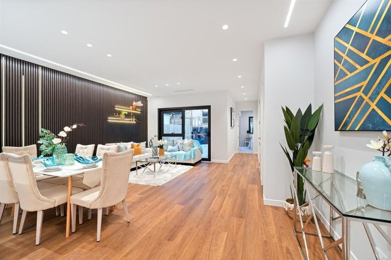 Photo of property in 25 Whakairo Crescent, Gulf Harbour, Whangaparaoa, 0930