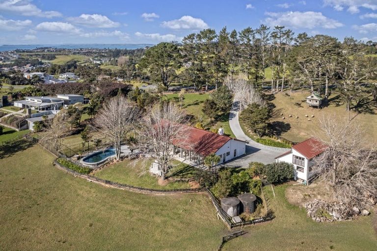 Photo of property in 49 Vaughans Road, Okura, Albany, 0792