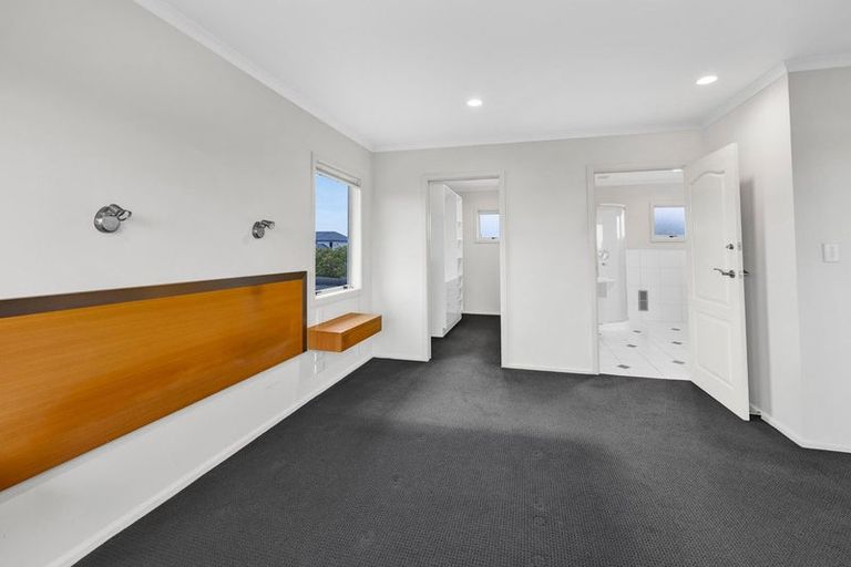 Photo of property in 8 Edna Wills Place, Hawera, 4610