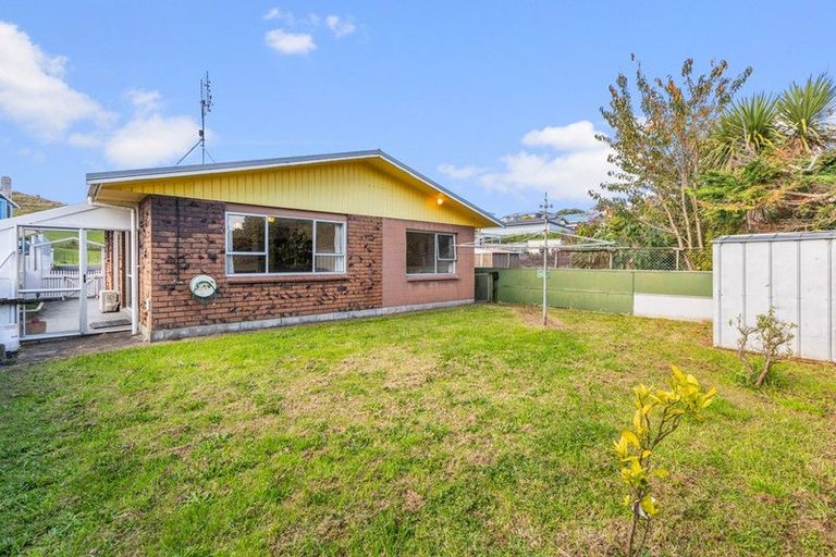 Photo of property in 82 Pioneer Road, Moturoa, New Plymouth, 4310