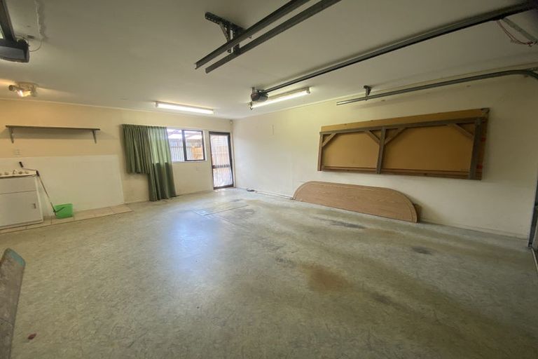 Photo of property in 5 Gregg Place, Sunnyvale, Auckland, 0612