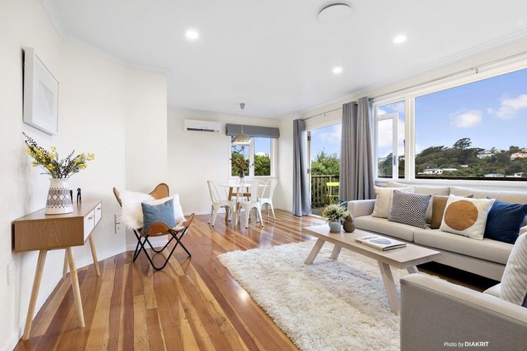 Photo of property in 137 Ruskin Road, Newlands, Wellington, 6037