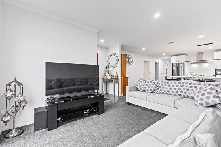 Photo of property in 22 Kapowai Boulevard, Takanini, 2112