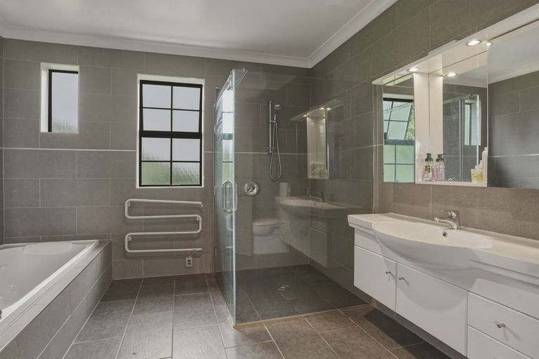 Photo of property in 77 Ajax Street, Milton, 9220
