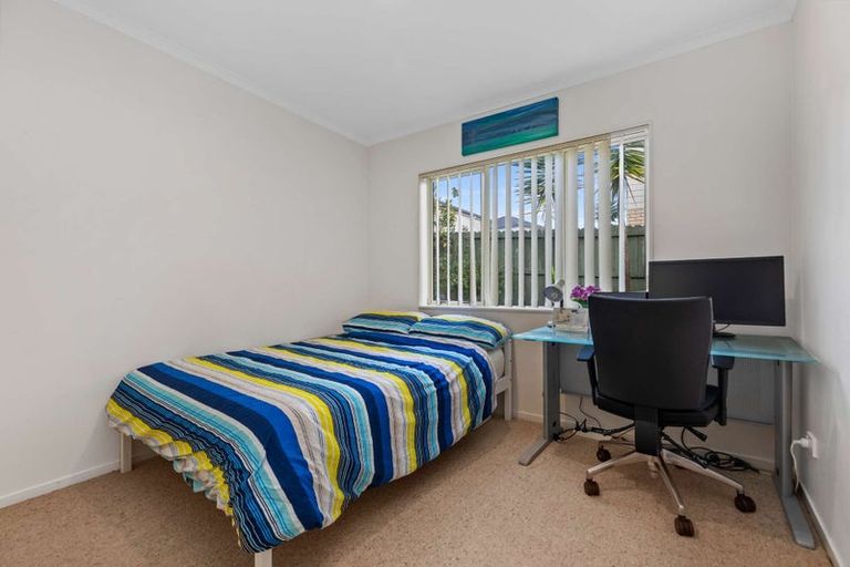 Photo of property in 65 Brashier Circle, Sunnyvale, Auckland, 0612