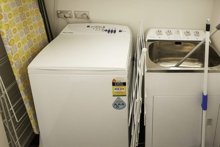 Photo of property in Montreaux Apartments, 5a/164 The Terrace, Wellington Central, Wellington, 6011