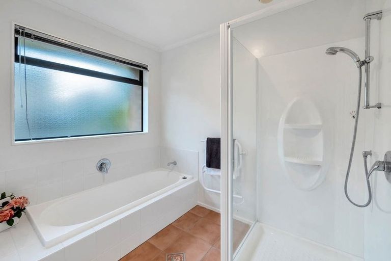 Photo of property in 16 Brittany Drive, Henderson, Auckland, 0612